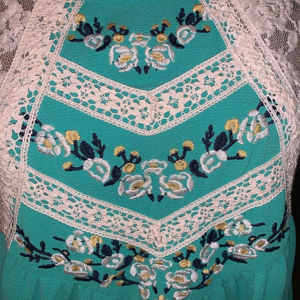She + Sky Green Silk Blend Embroidery Dress Size Medium - Picture 5 of 7